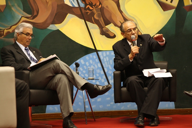 O Presidente do CRM-MG, Itagiba De Castro Filho e o Conselheiro do TCE-MG, Sebastião Helvecio Foto: Karina Camargos Coutinho